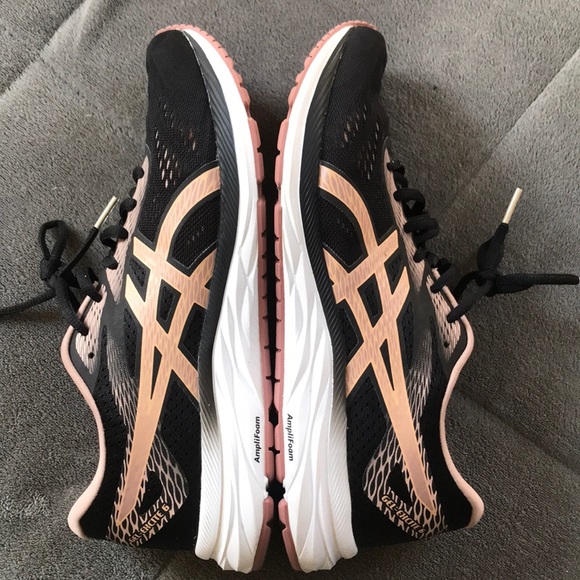 Asics Shoes - Like New! ASICS Gel-Excite 6